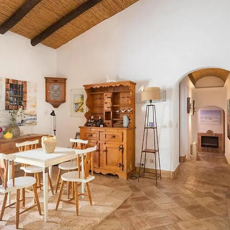 True Local Village Holiday home *