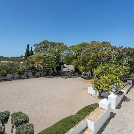 True Local Village בית נופש *