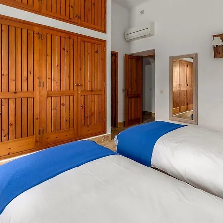 True Local Village בית נופש לואה