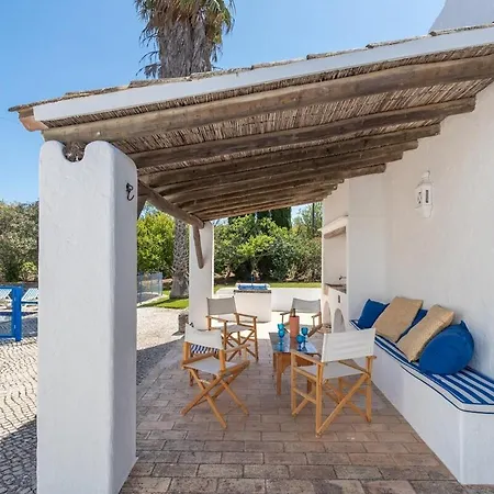 בית נופש True Local Village *