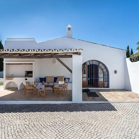 True Local Village * Loule