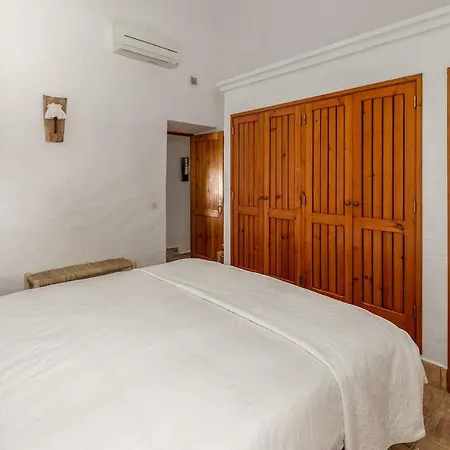 True Local Village בית נופש לואה