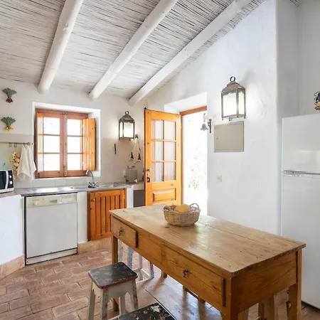 True Local Village * Loule