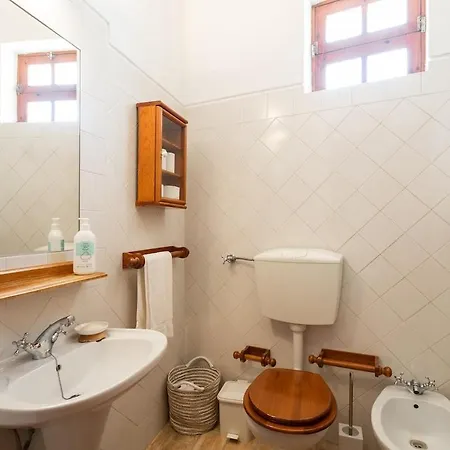 True Local Village לואה