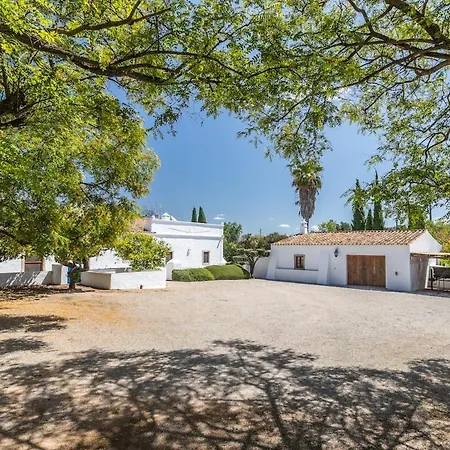 True Local Village בית נופש