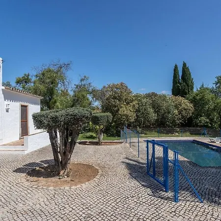 True Local Village * Loulé