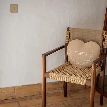 True Local Village Сasa de vacaciones